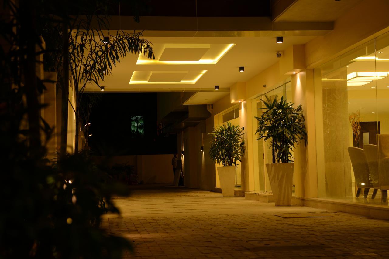 Hotel Blu Iris Madrás Exterior foto